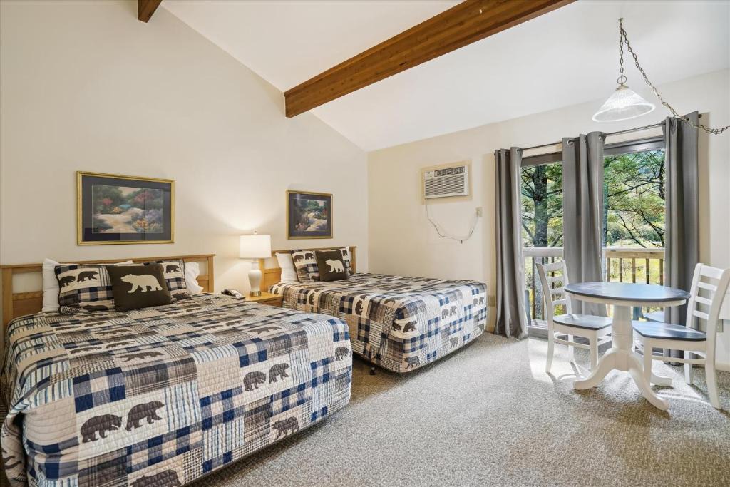 West Bridgewater Hotel | Cedarbrook Standard Hotel Room 204