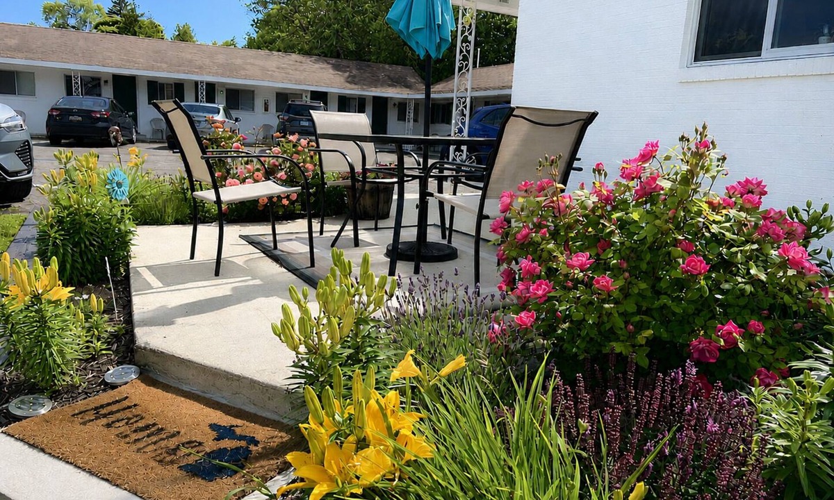 St Ignace Hotel | Cedars Motel