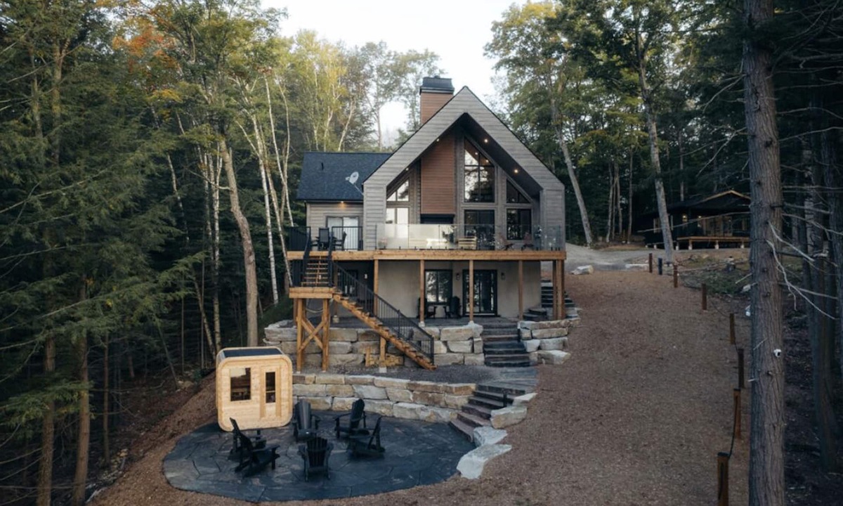 Dysart et al Ski Chalet | Cedars West - New Lakeside cottage with sauna