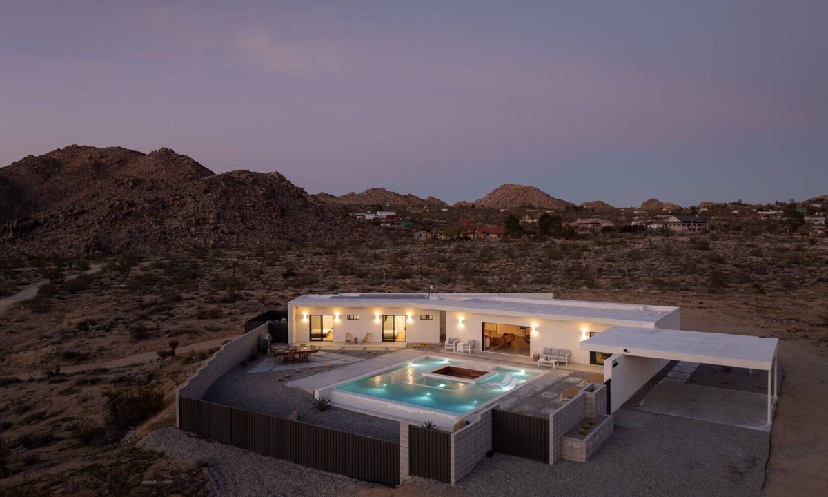 Monument Manor House | Celestine - Modern w Pool Near Park Entrance