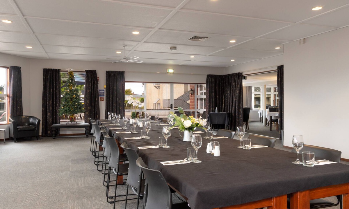 Alexandra Hotel | Centennial Court Hotel