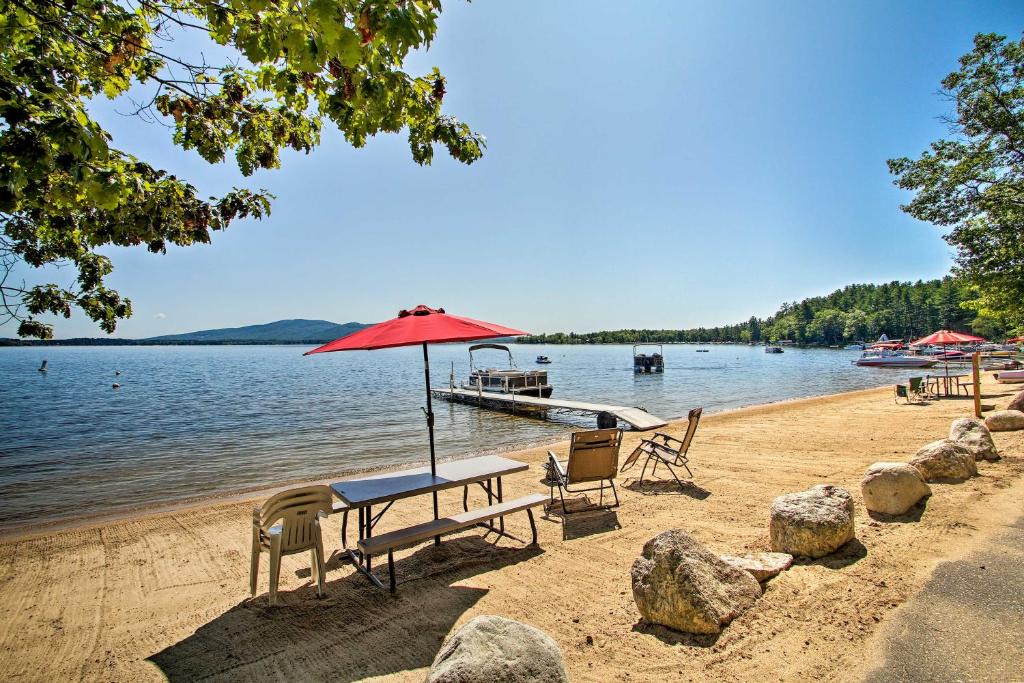 Center Ossipee House | Center Ossipee Pet-Friendly Cottage w/Dock!