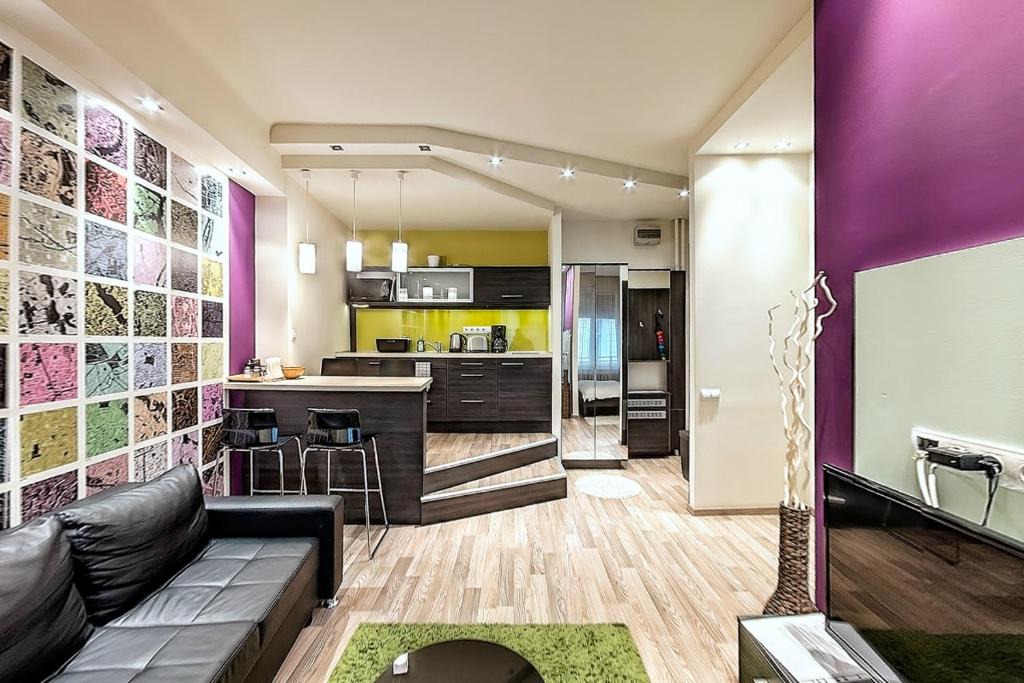 Inner City Budapest Apartment | CenterStudio with balcony in downtown