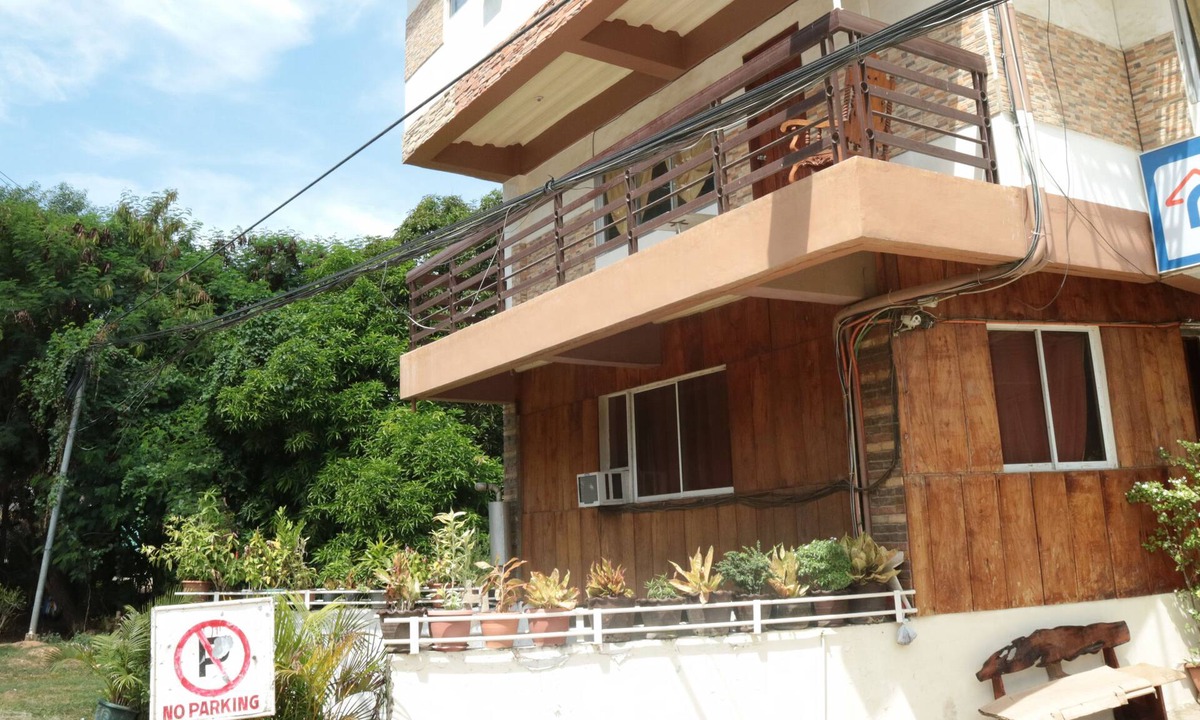 Caticlan House | Centillo Travellers Inn
