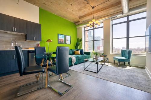 Near South Side Apartment | Central 2BR South Loop Location with Optional Parking & Gym Access Near McCormick Place, Shedd Aquarium & Navy Pier