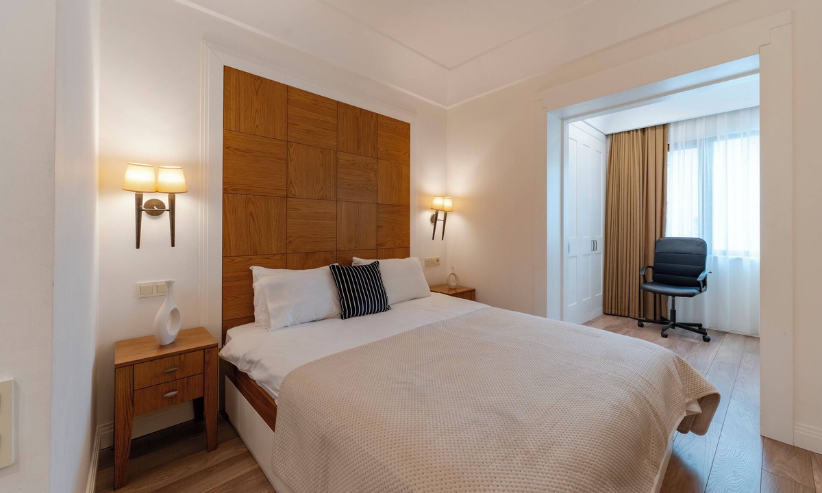 Kabatas Apartment | Central 3-Bedroom Apartment with Elevator and Balcony