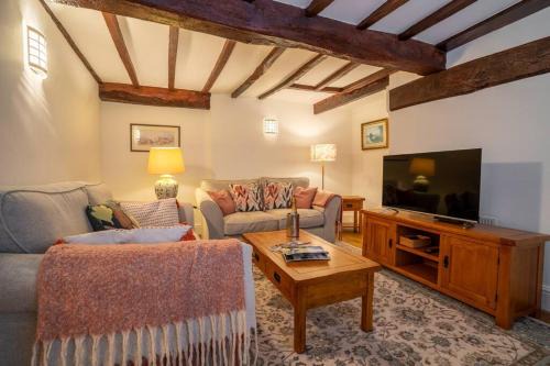 Ashby-de-la-Zouch Apartment | Central! - 3 BR, 2 Baths, sleeps 6, free wifi