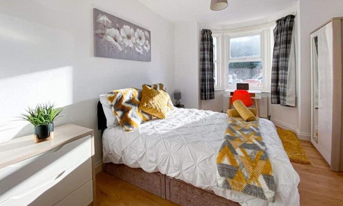 Reading House | Central 4 Bed-reading City Centre