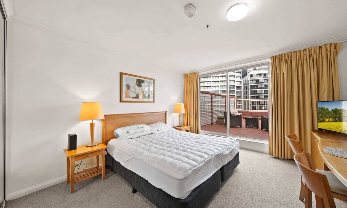City East Apartment | Central ACT Studio with Indoor Pool and Gym