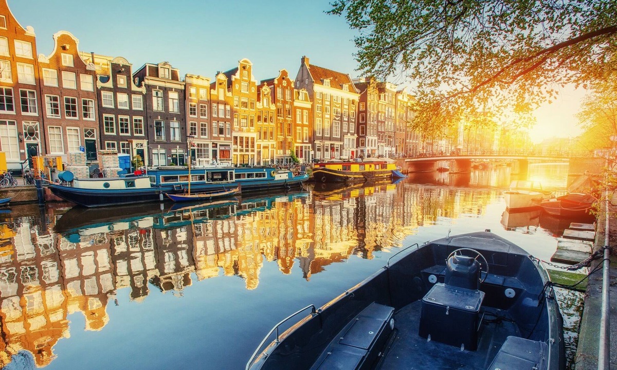 De Weteringschans Apartment | CENTRAL AMSTERDAM Luxury Apartment with 2 Seperate Studios 120 m2 - LEIDSEPLEIN