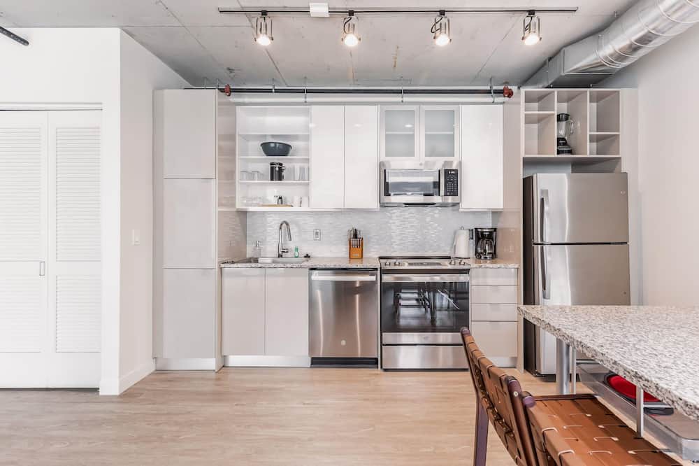 Gateway District Apartment | Central apartment with double queen beds
