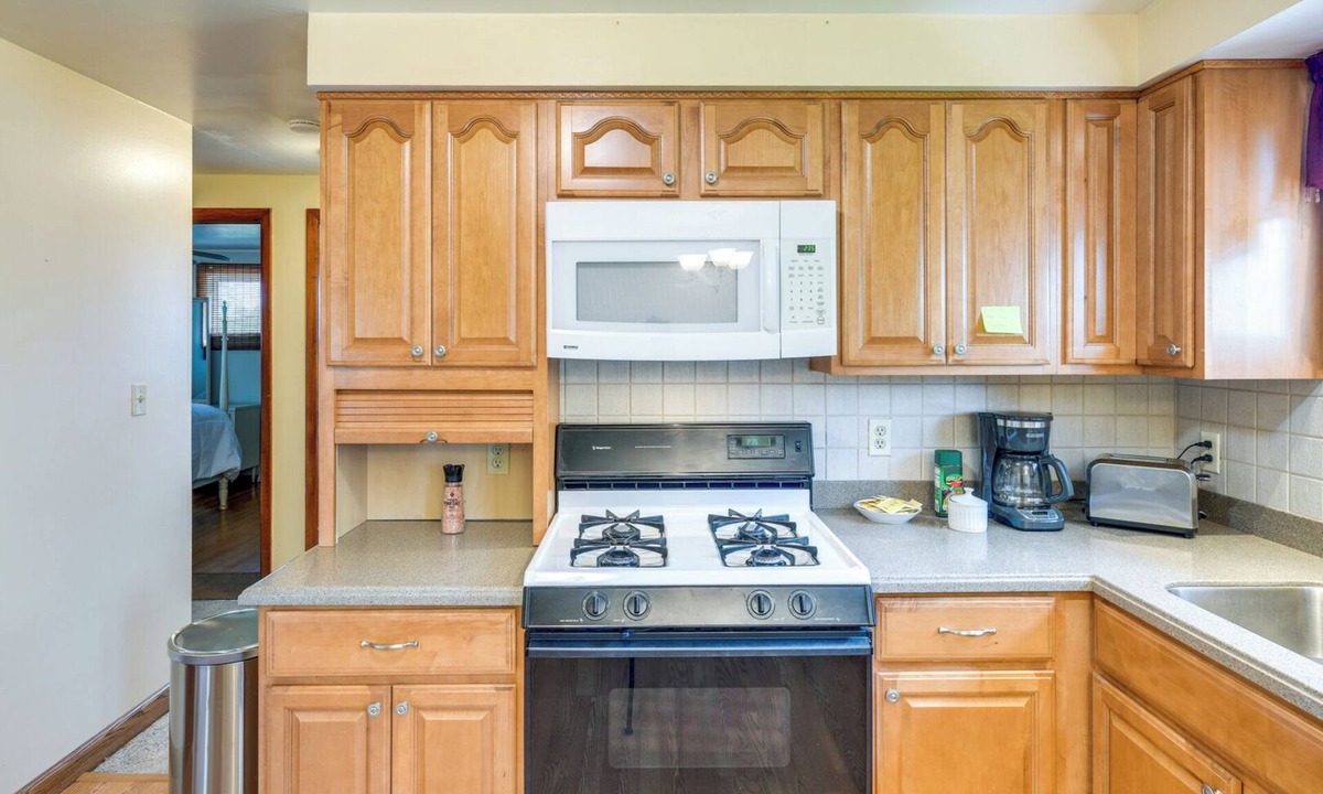 Cheektowaga Apartment | Central Apt in Cheektowaga w/Private Deck!
