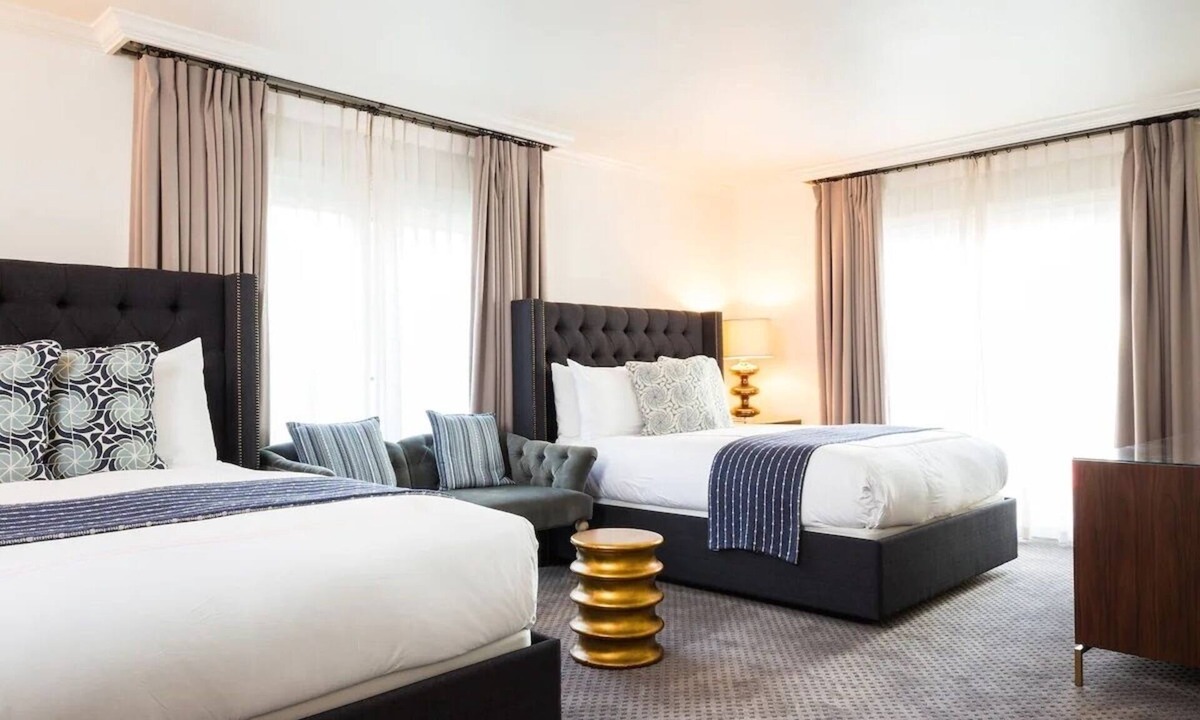 West Campus Hotel | Central Austin Stay: Historic Hotel w/Outdoor Pool - Close to UT Austin Stadium