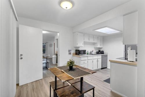 Lake Hills House | Central Bellevue South Suite Near Downtown & I-90