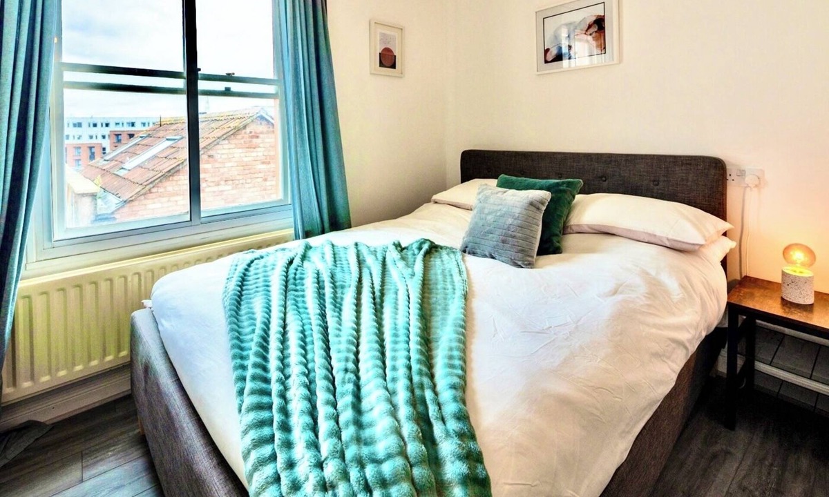 Bristol Old City House | Central Bristol 2 Bed House! Opposite the BRI Hospital, Ideal for Professionals