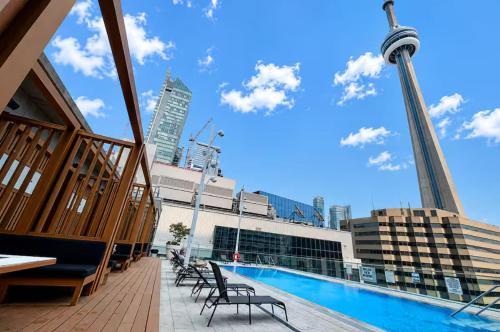 Toronto Entertainment District Apartment | Central City Suites with Free Parking