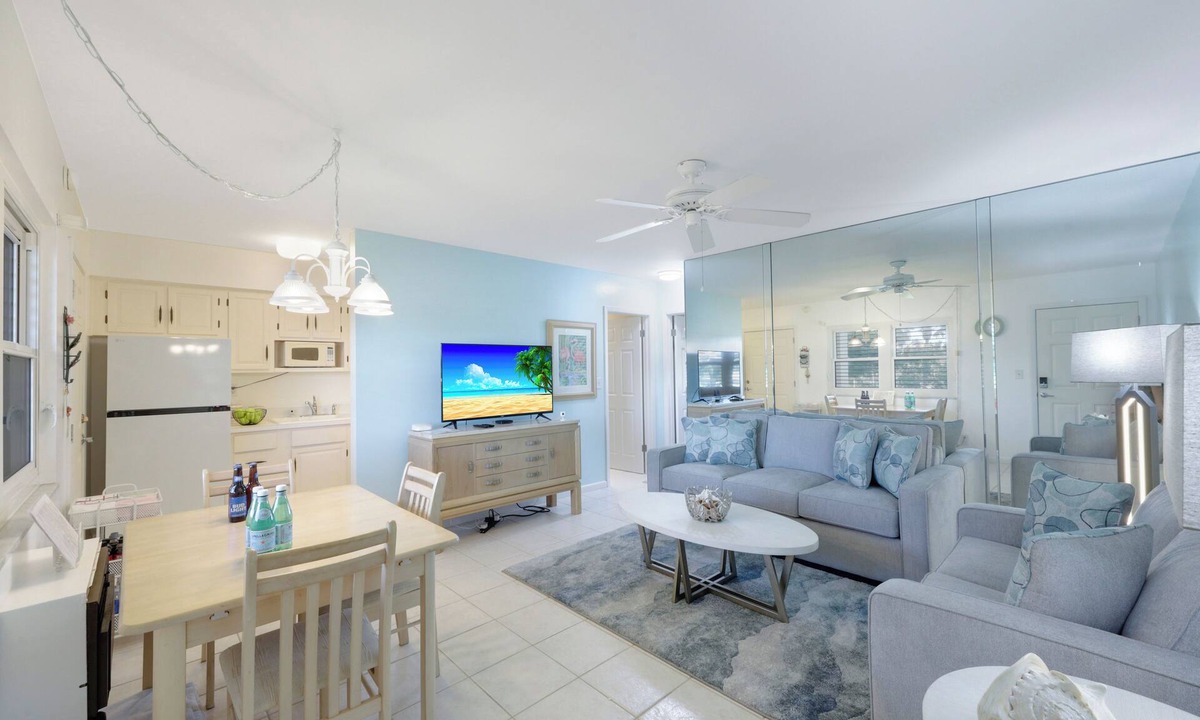 Marco Island Condo | Central Condo | Pool, Grills & Walk to Restaurants