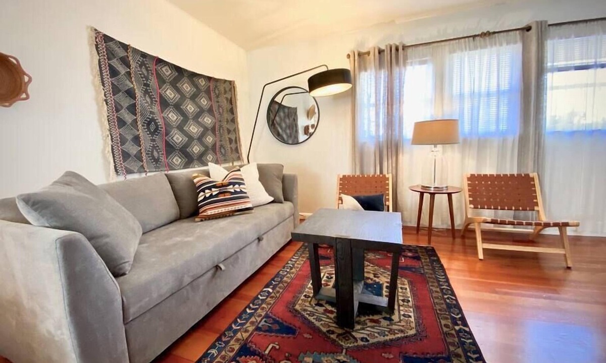 Arcata House | Central Craftsman Apartment