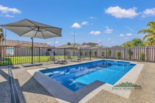 Echuca House | Central Echuca Escape, Heated Pool, 3 BDR