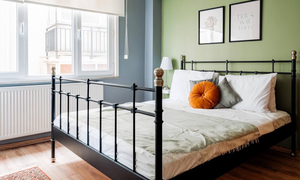Cihangir Apartment | Central Flat w Balcony 5 min to Coast and Taksim