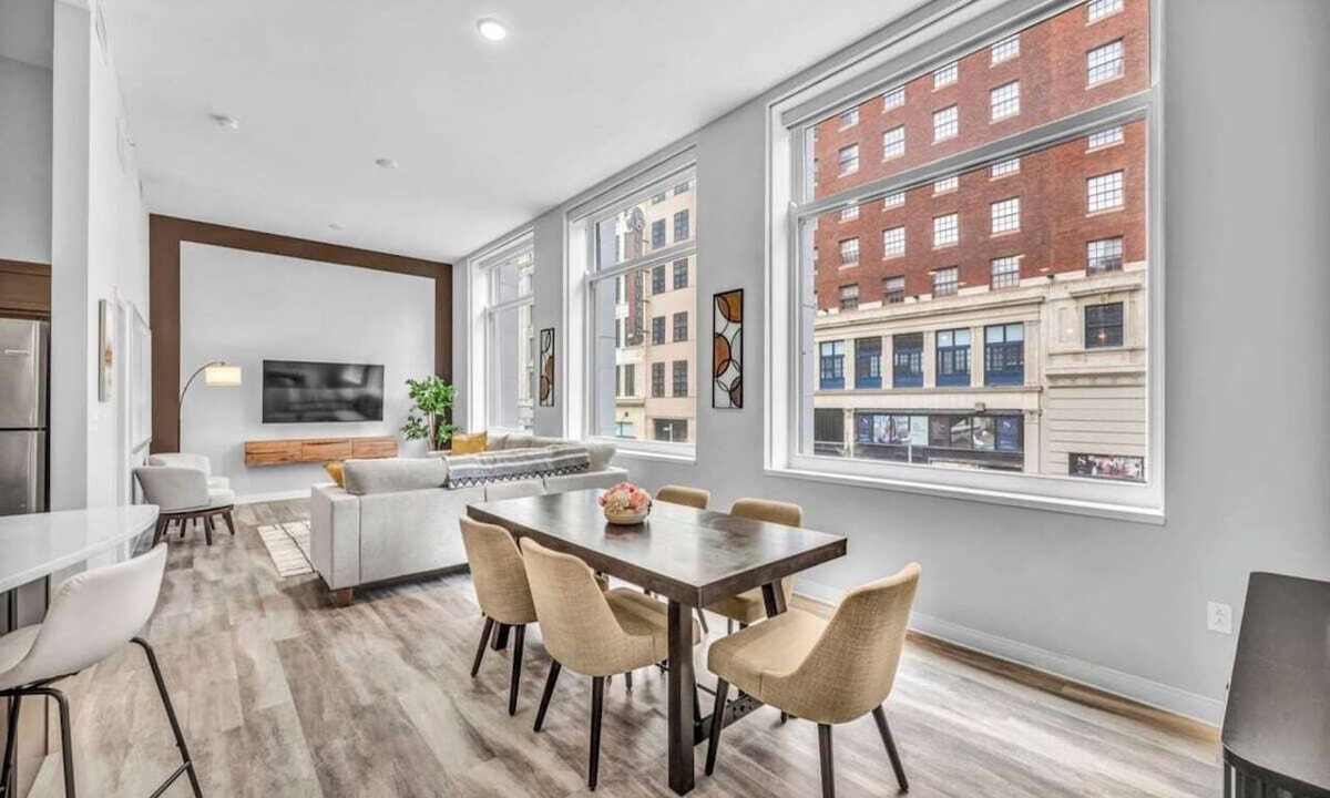 Gateway District Apartment | Central Flat w/Pool & Sauna Gym Heart of DT