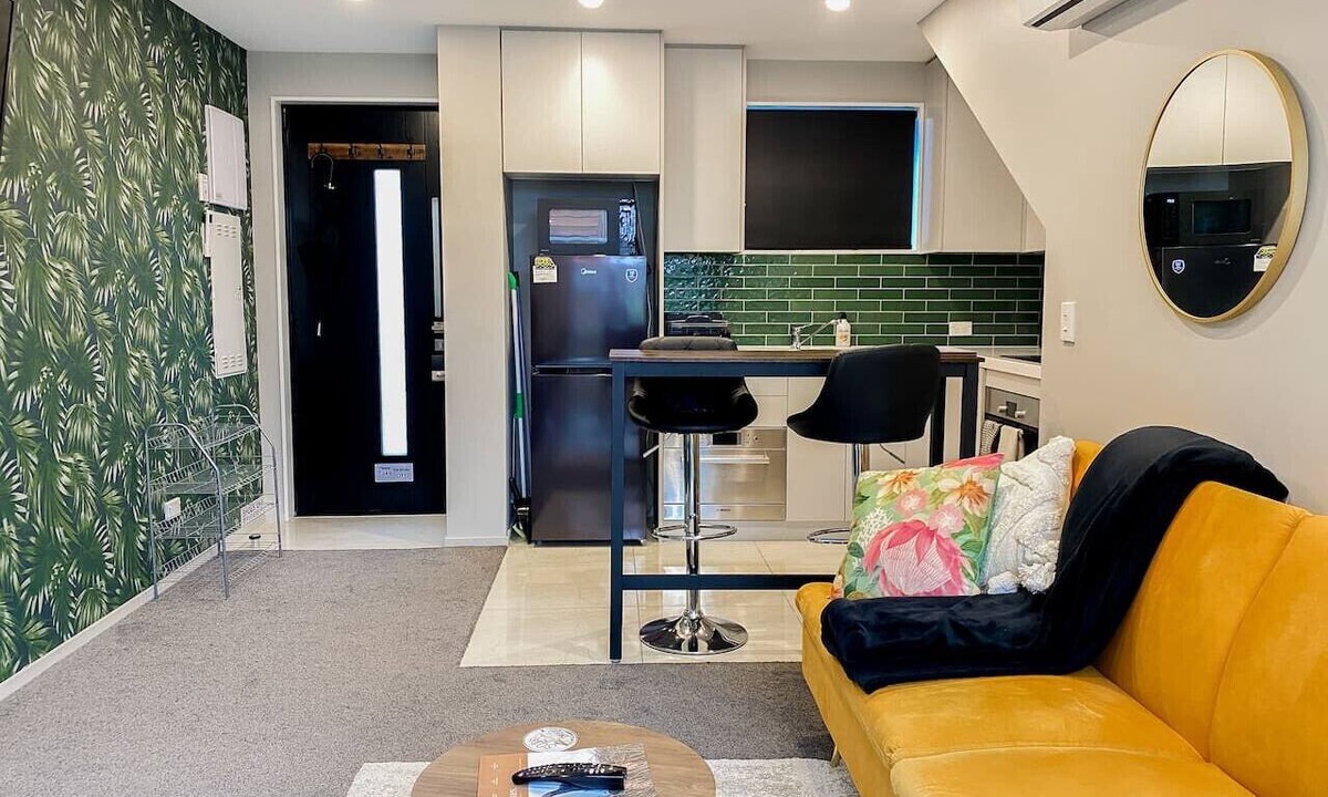 Christchurch City Centre Apartment | 🏙️ Central fully set up Townhouse | Opposite Stadium | Work From Home Ready