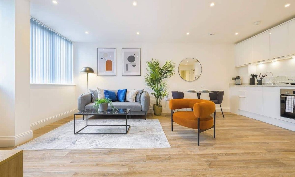 Gravesend Apartment | Central Gravesend 1BR | Kitchen +Wi-Fi | Sleeps 2