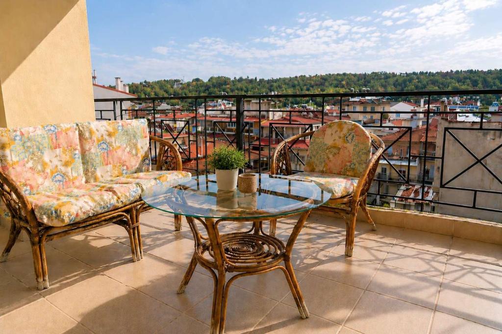 Grevena Apartment | Central Grevena Retreat with Mountain Views