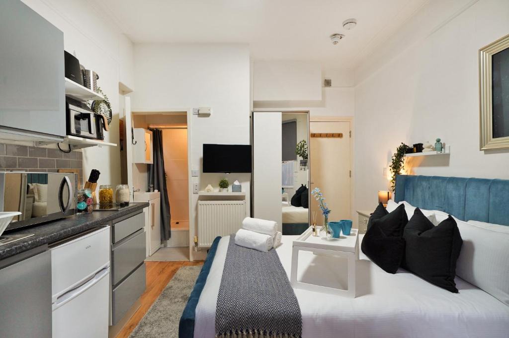 Harrow Apartment | Central Harrow Studios 3mins to station!