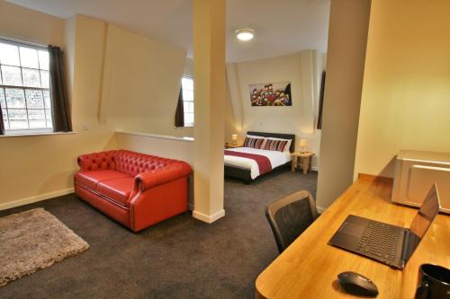 Gloucester Hotel | Central Hotel Gloucester by RoomsBooked