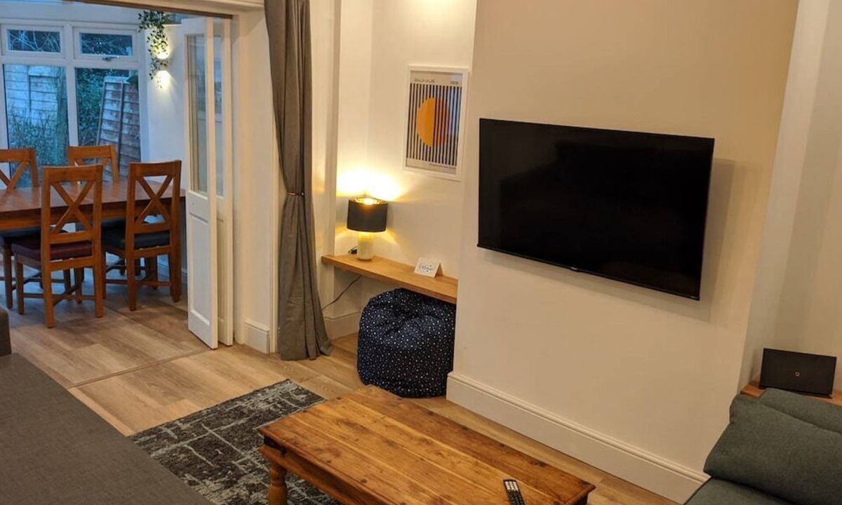 Exeter Apartment | Central House Free Parking 2 Car Driveway 8ppl