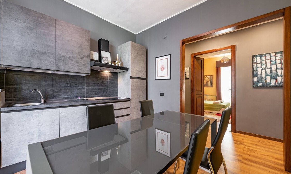 Cagliari Apartment | Central Leonardo da Vinci Holiday Apartment with Air Conditioning and Balcony