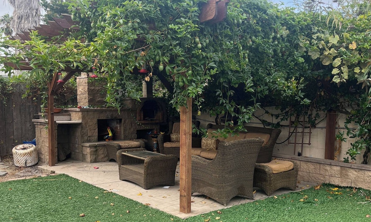 Lincoln Acres House | Central location near beach quiet neighborhood for entertaining