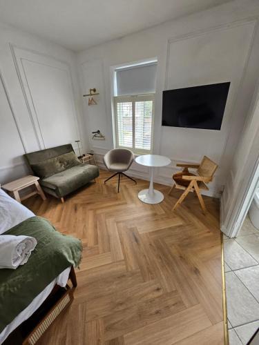 Newington Apartment | Central London Studios