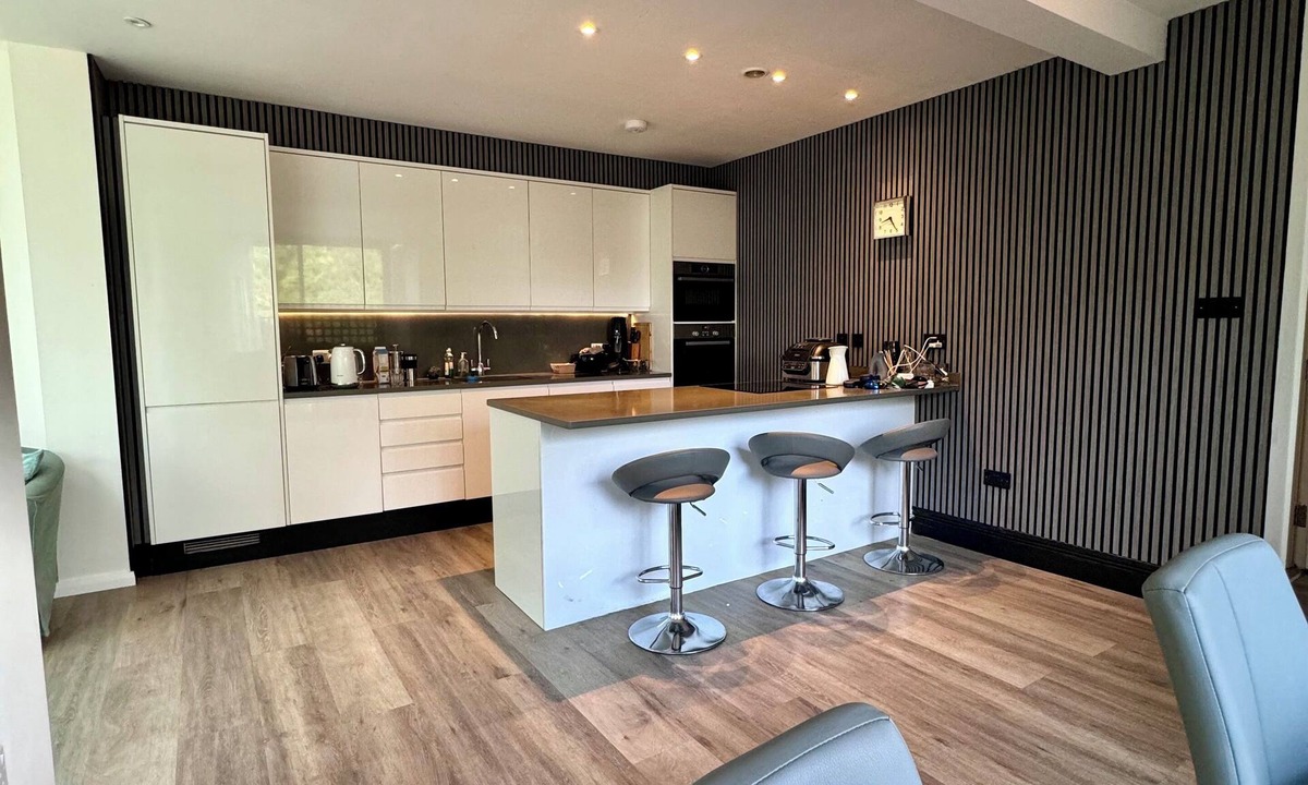 East Finchley House | Central London Tennis Court