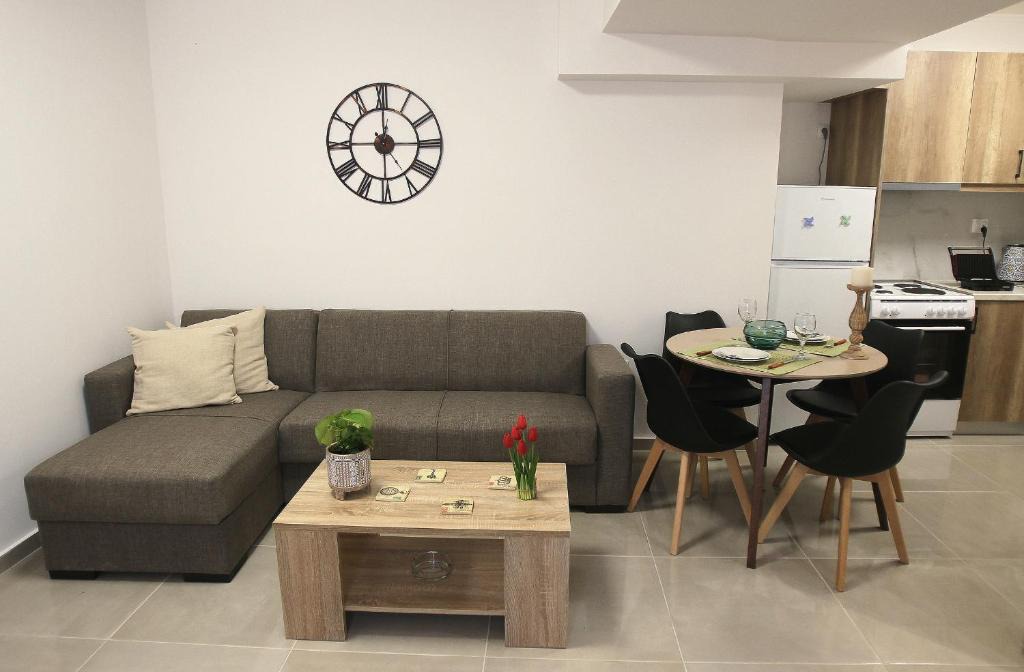 Chios Town Apartment | Central Luxury Flat 2