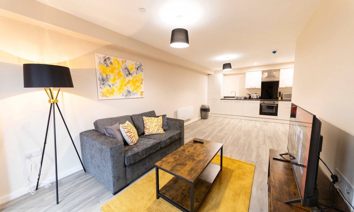 Manchester Apartment | Central Manchester Modern 2BR – Sleeps 4