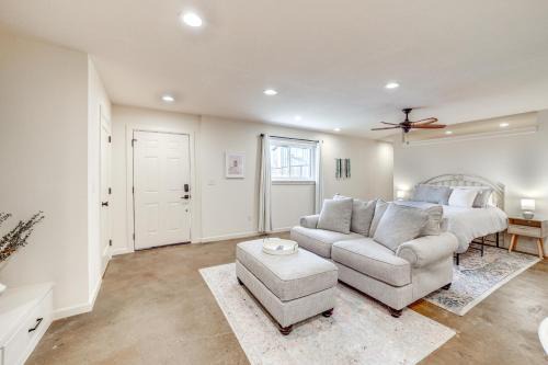 Owasso Apartment | Central & Modern Studio w/Workspace in Owasso!