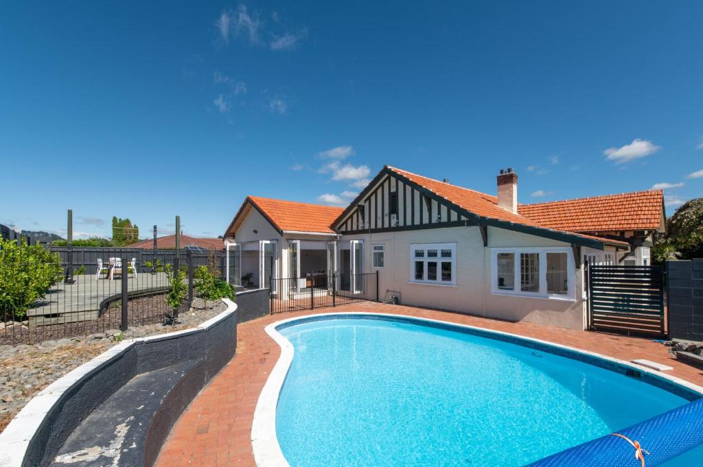 Rotorua Villa | Central Paradise Lodge II spa & Swimming pool