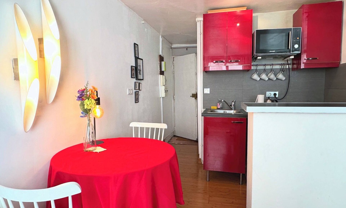 Quartier du Mail Apartment | Central Paris Studio Bright/Near metro/Pompidou