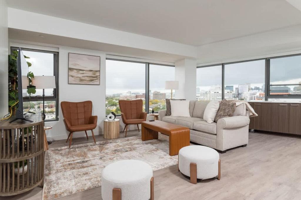 Central Square Apartment | Central Penthouse Harvard MIT Spacious Gym & Work