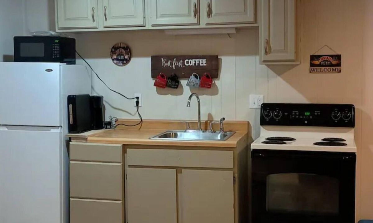 Fairfield Apartment | Central Perk 1-bedroom apartment in delightful Fairfield with WiFi, AC