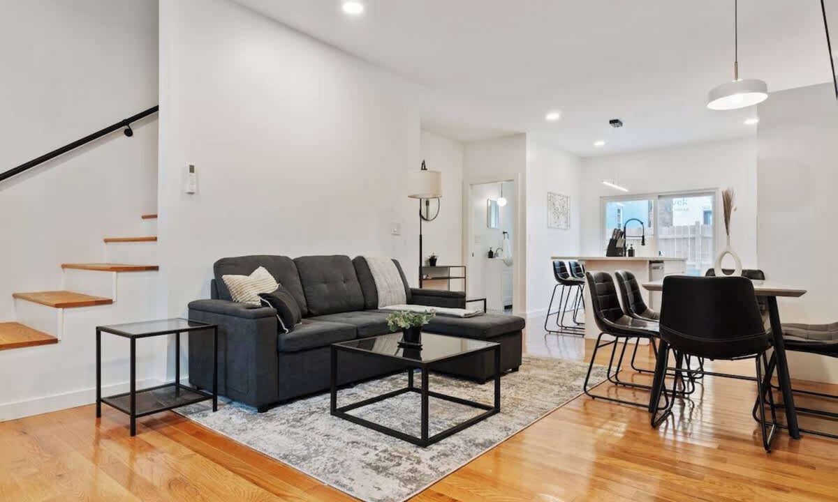 Central Northside House | Central Pittsburgh Duplex - Sleeps 16