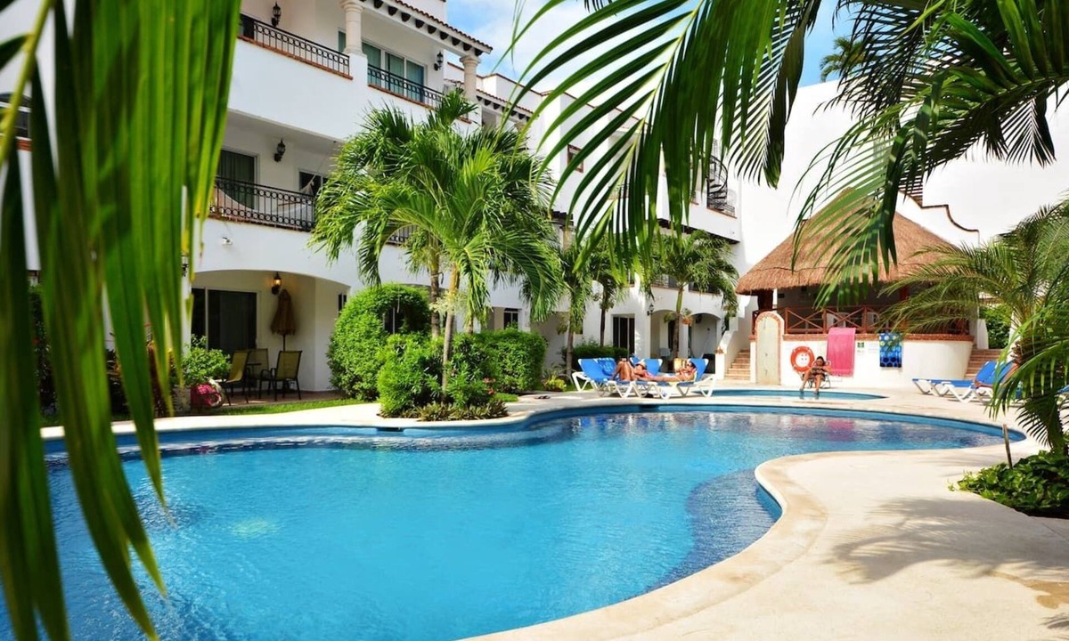 Gonzalo Guerrero Condo | Central, Private Rooftop, Parking, Pool