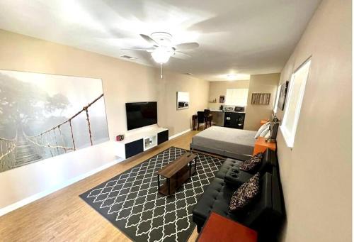 Winter Haven Apartment | Central Private King Suit Washer Dryer 2 Miles to Hospital