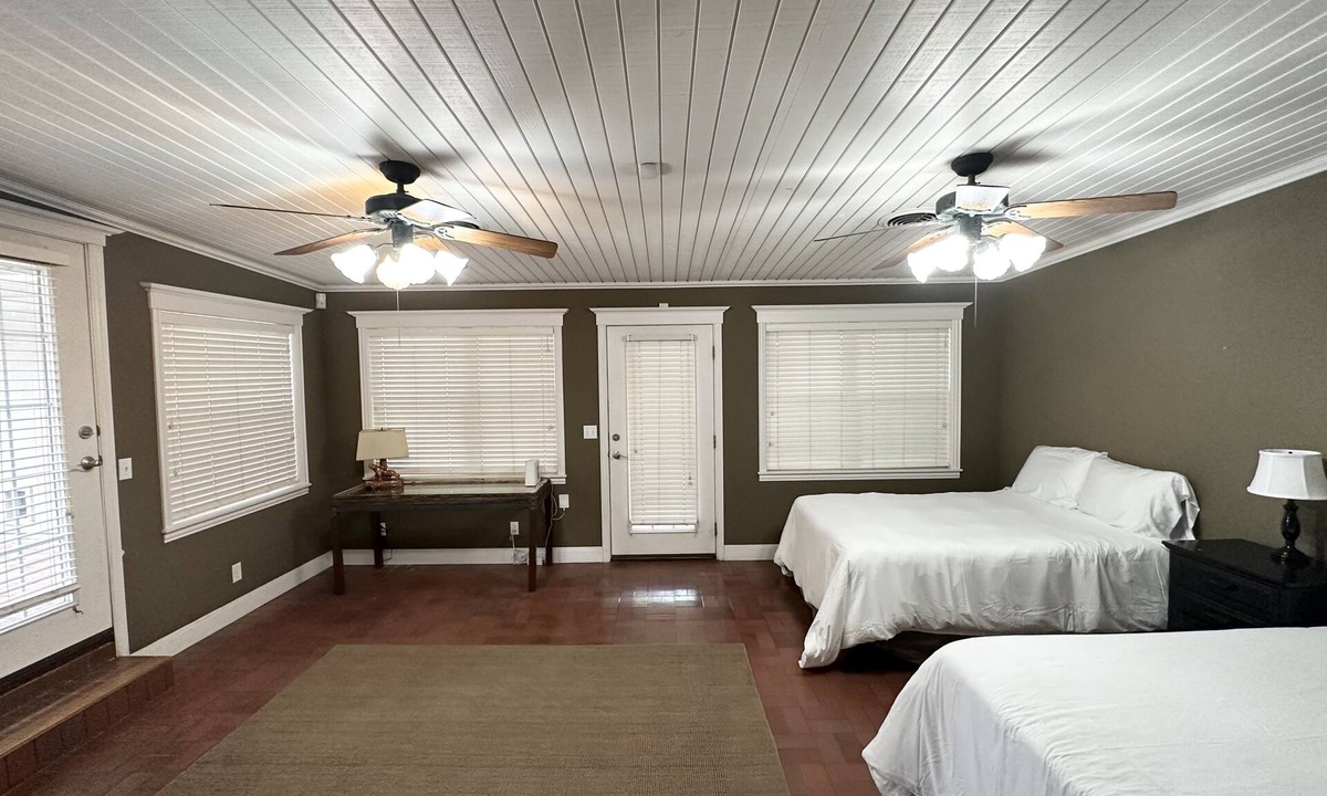 Amarillo Cottage | Central Safe Neighborhood - Kids - Pet Friendly