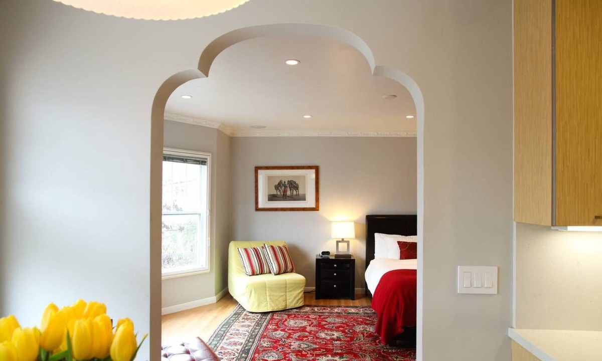 Eureka Valley Apartment | Central San Francisco Top Floor Jewel Box, Parking, Laundry