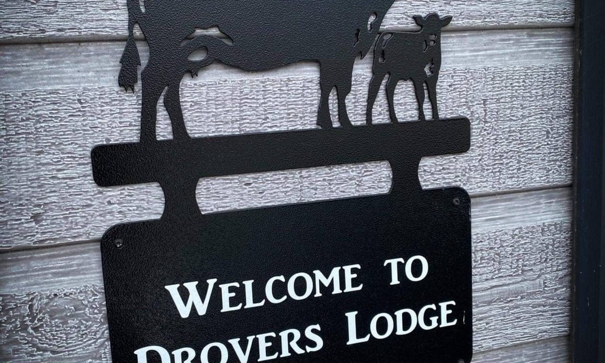 Forth Cabin | Central Scotland Cosy Farm Stay at Drovers Lodge, Perfect for families and pets!