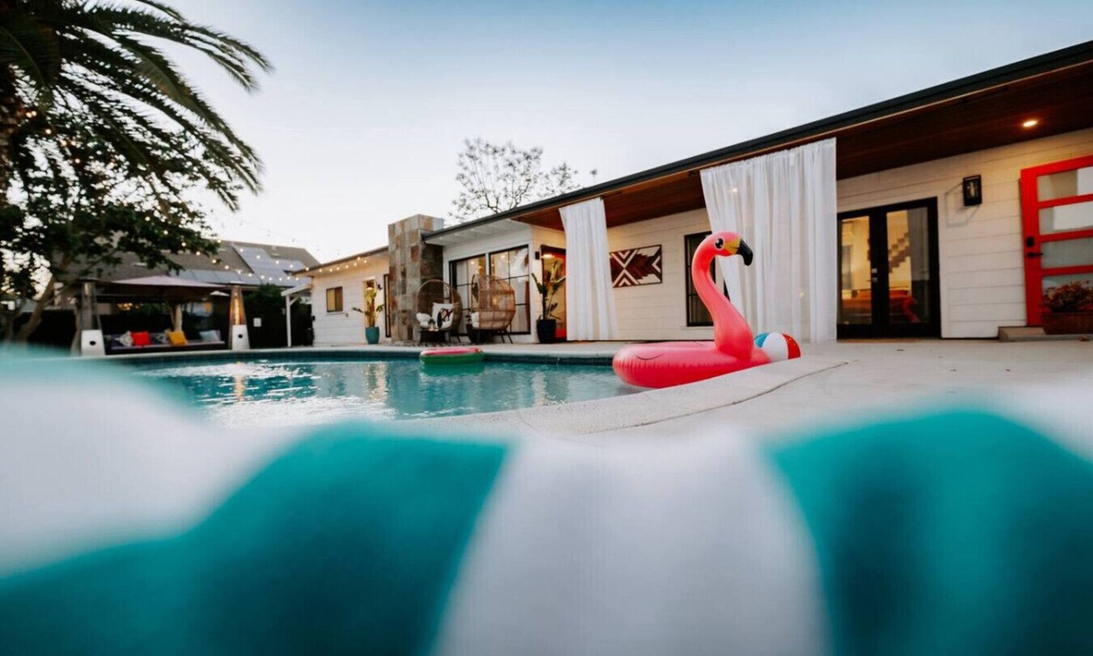 La Mesa House | Central SD Luxury Home+Casita, Pool Hot tub BBQ Sleeps10
