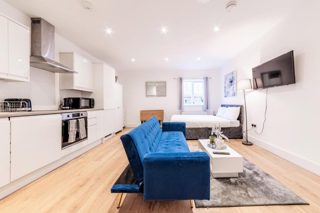 Maidstone Apartment | Central Studio - Paid Parking - Sleeps 2 - WiFi